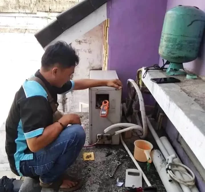 Teknik Surajaya menyediakan layanan servis pendingin udara yang sangat andal serta ahli di Depok